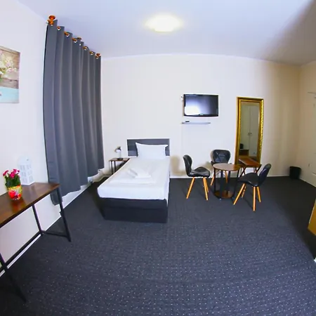 Karlshorst Hotel 3*